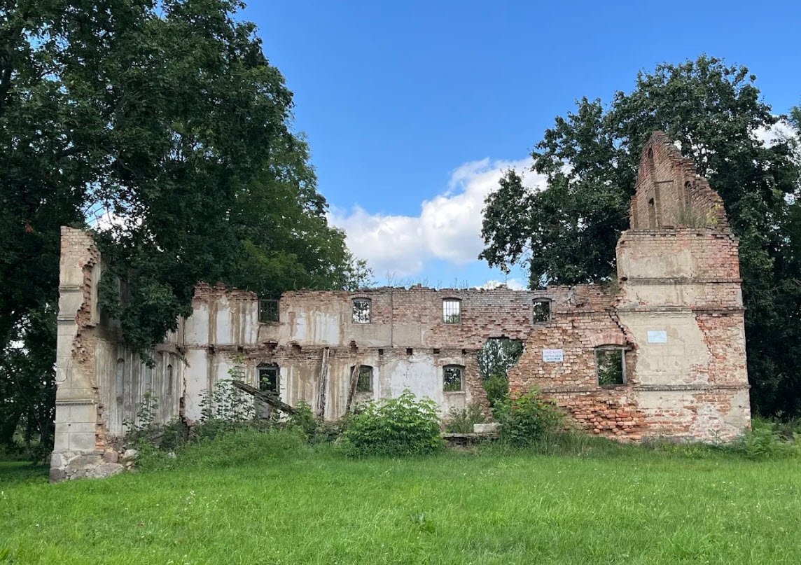 Zamek Szreńskich w Szreńsku, Poland